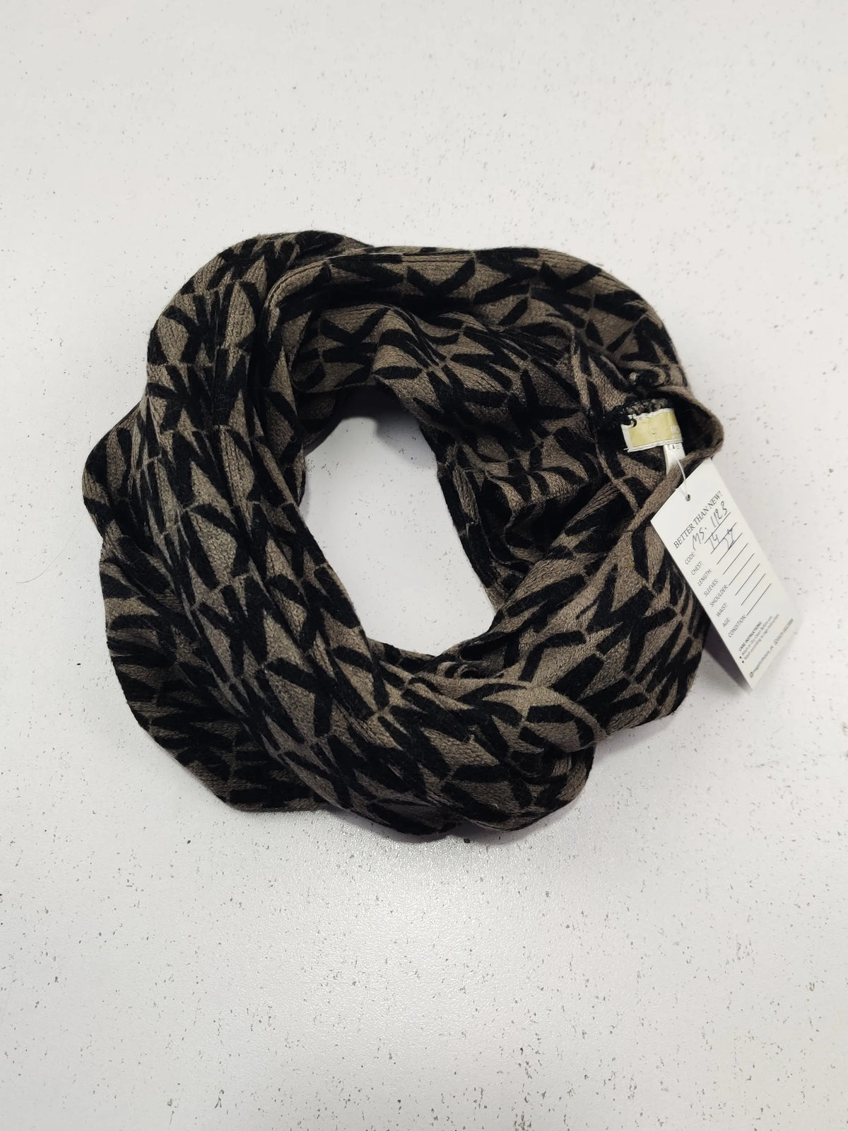 Buy online pre-used pre-loved 100% authentic & Original branded M.I.C.H.A.E.L K.O.R.S (MS-1123) available in Pakistan. Top international brands avilable.