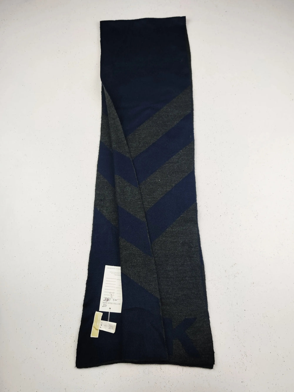 Buy online pre-used pre-loved 100% authentic & Original branded M.I.C.H.A.E.L K.O.R.S (MS-1158) available in Pakistan. Top international brands avilable.