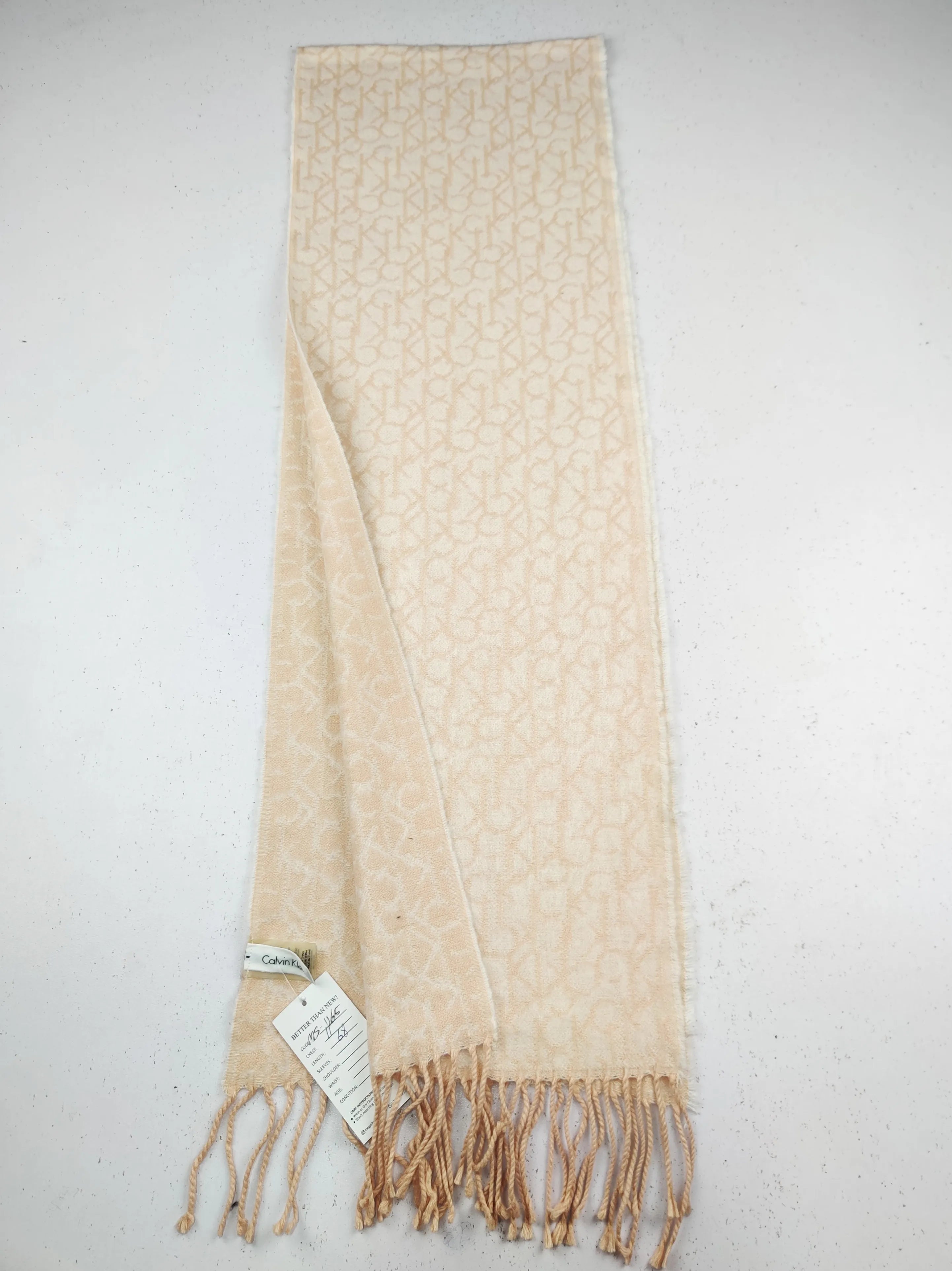 Buy online pre-used pre-loved 100% authentic & Original branded C.A.L.V.I.N K.L.E.I.N (MS-1165) available in Pakistan. Top international brands avilable.