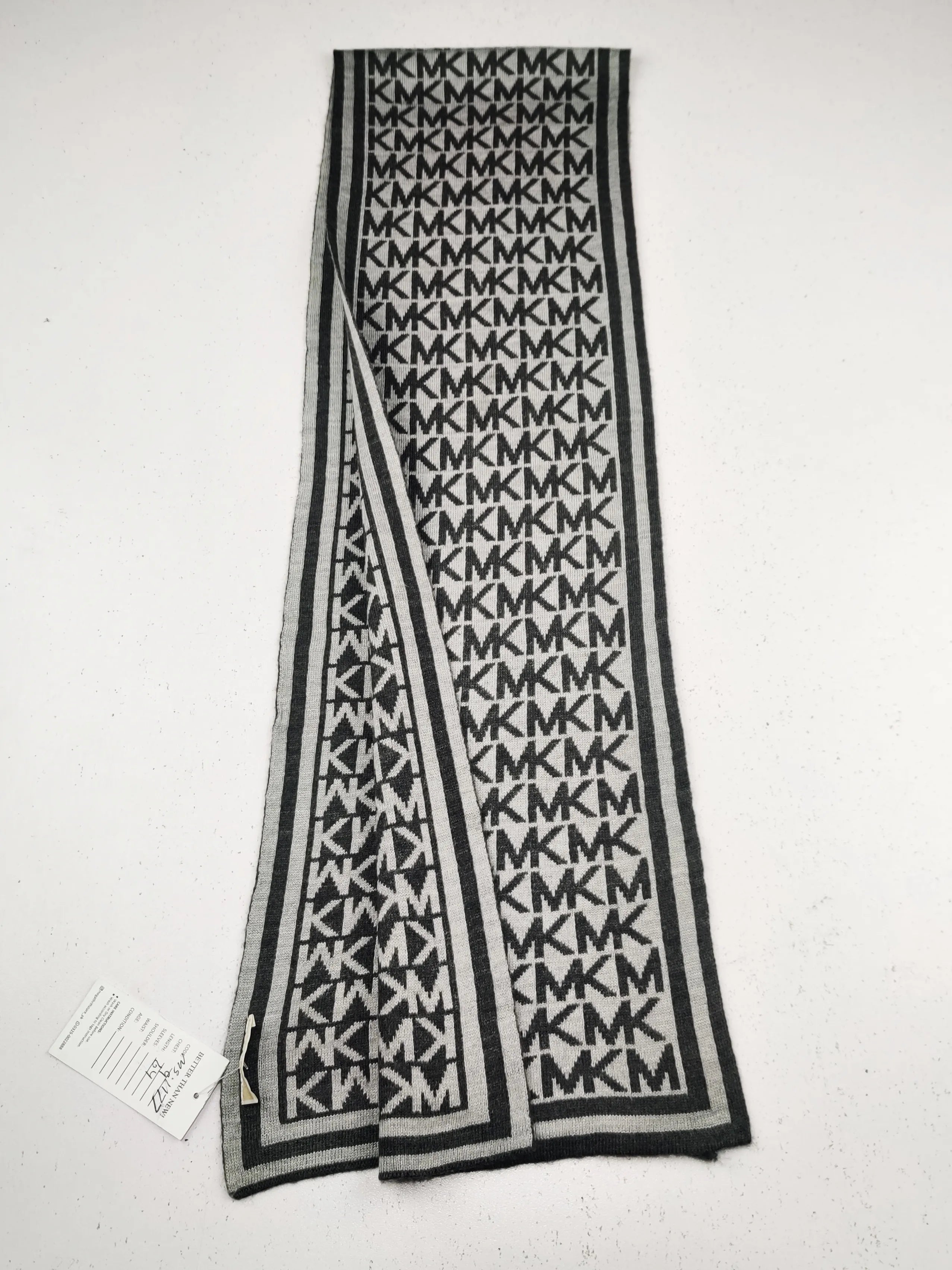 Buy online pre-used pre-loved 100% authentic & Original branded M.I.C.H.A.E.L K.O.R.S (MS-1177) available in Pakistan. Top international brands avilable.