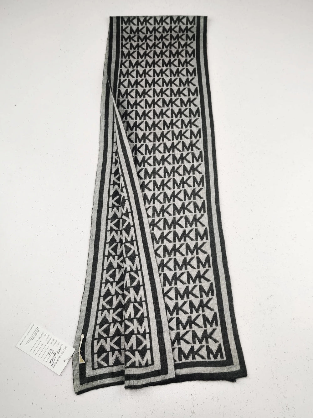 Buy online pre-used pre-loved 100% authentic & Original branded M.I.C.H.A.E.L K.O.R.S (MS-1177) available in Pakistan. Top international brands avilable.