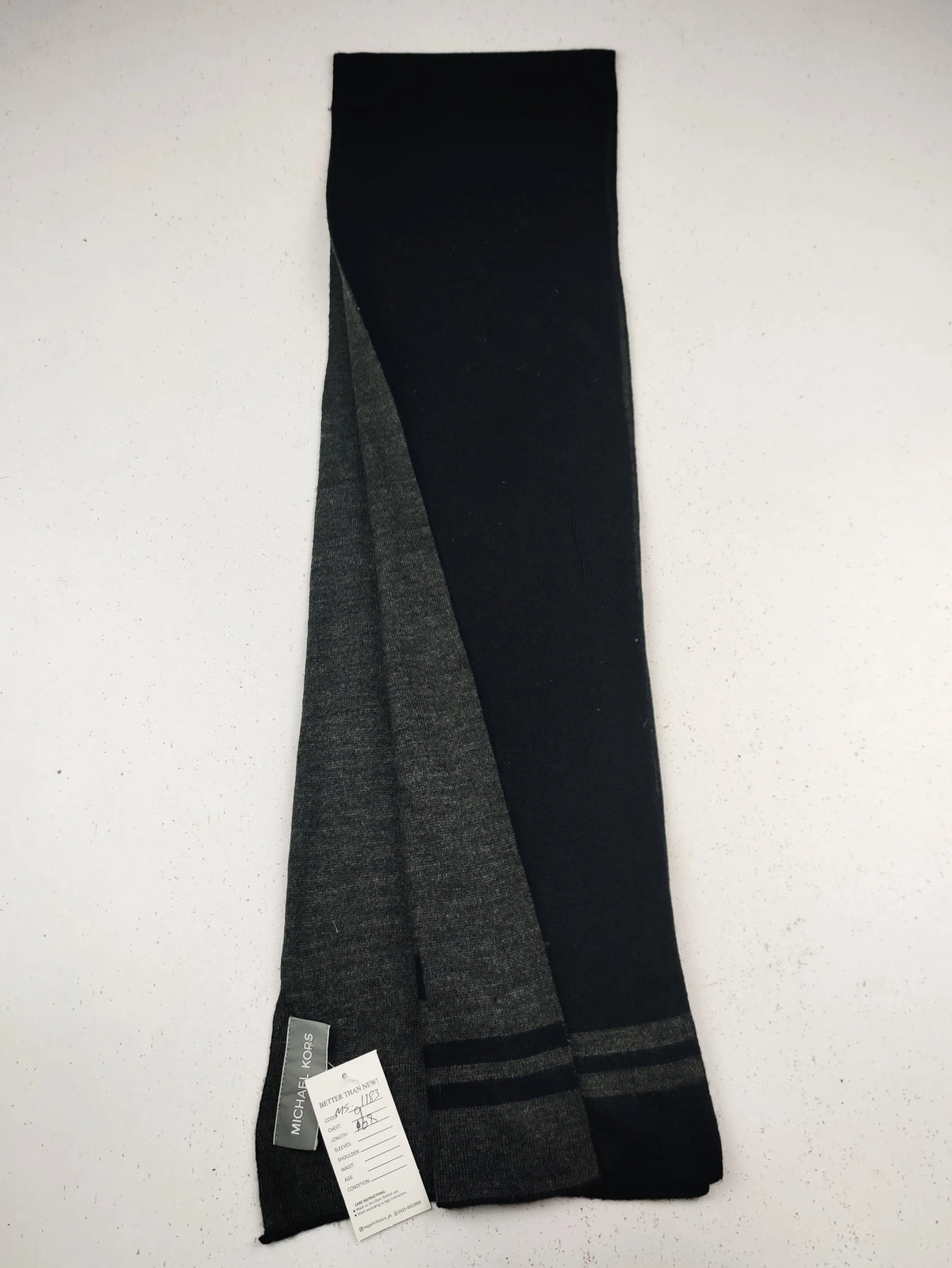 Buy online pre-used pre-loved 100% authentic & Original branded M.I.C.H.A.E.L K.O.R.S (MS-1183) available in Pakistan. Top international brands avilable.