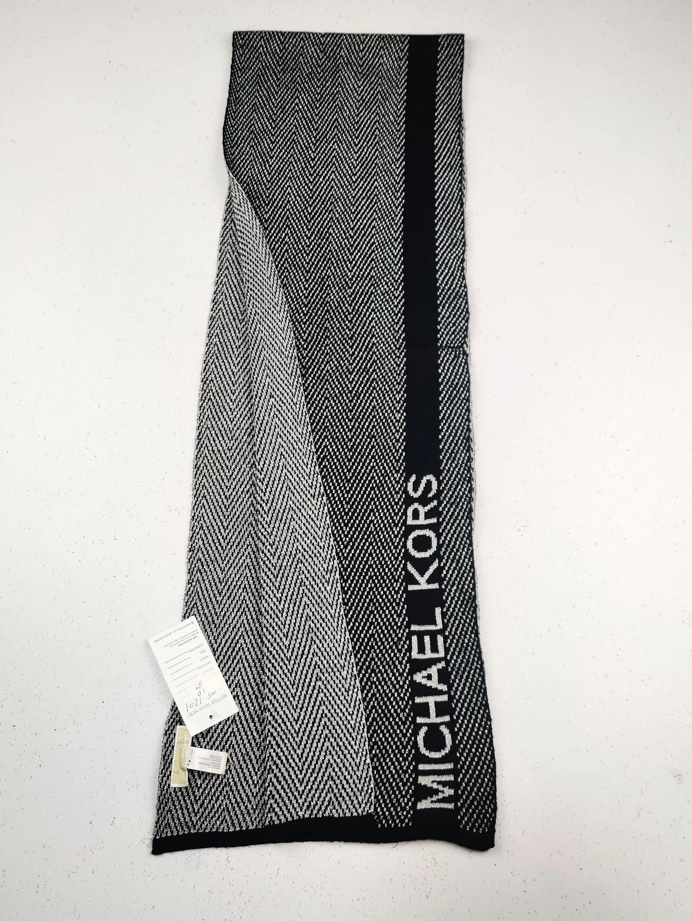 Buy online pre-used pre-loved 100% authentic & Original branded M.I.C.H.A.E.L K.O.R.S (MS-1201) available in Pakistan. Top international brands avilable.