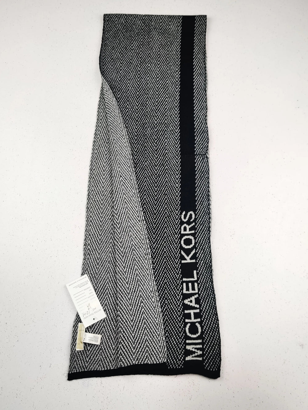 Buy online pre-used pre-loved 100% authentic & Original branded M.I.C.H.A.E.L K.O.R.S (MS-1201) available in Pakistan. Top international brands avilable.