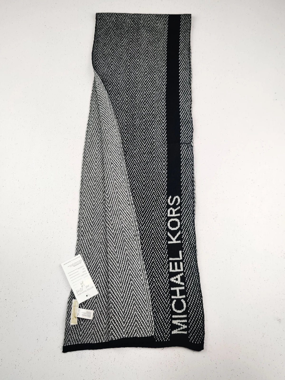 Buy online pre-used pre-loved 100% authentic & Original branded M.I.C.H.A.E.L K.O.R.S (MS-1201) available in Pakistan. Top international brands avilable.