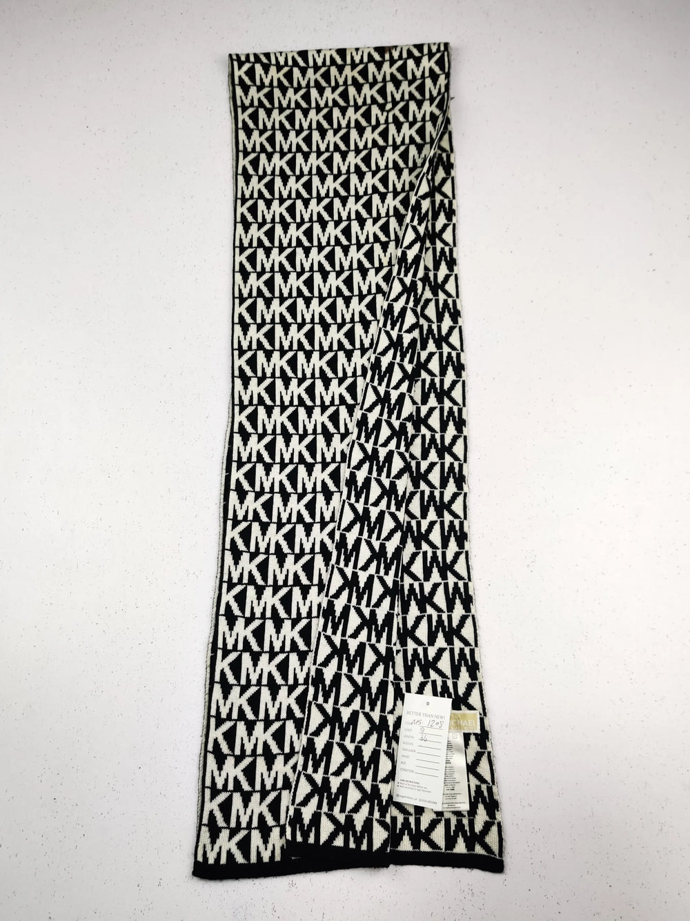 Buy online pre-used pre-loved 100% authentic & Original branded M.I.C.H.A.E.L K.O.R.S (MS-1208) available in Pakistan. Top international brands avilable.