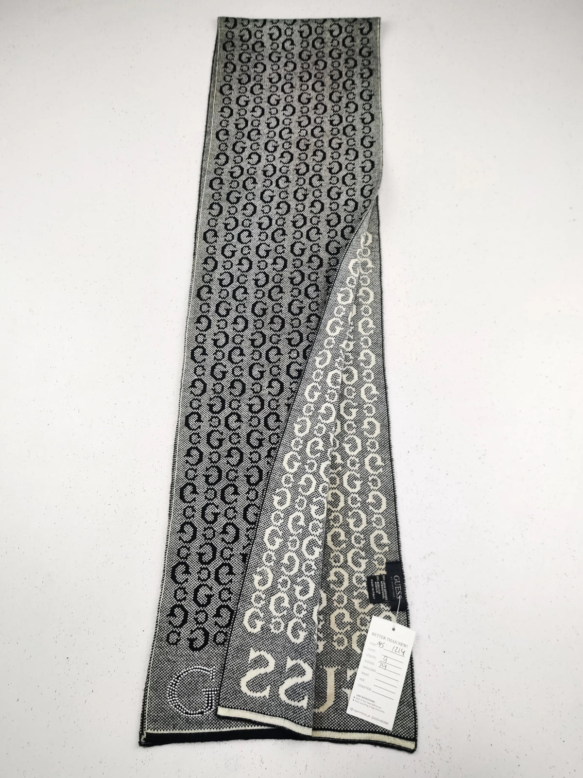 Buy online pre-used pre-loved 100% authentic & Original branded G.U.E.S.S (MS-1214) available in Pakistan. Top international brands avilable.