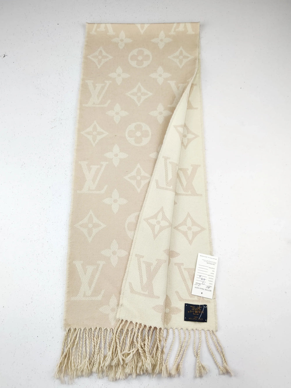 Buy online pre-used pre-loved 100% authentic & Original branded L.O.U.I.S V.U.I.T.T.O.N (MS-1215) available in Pakistan. Top international brands avilable.