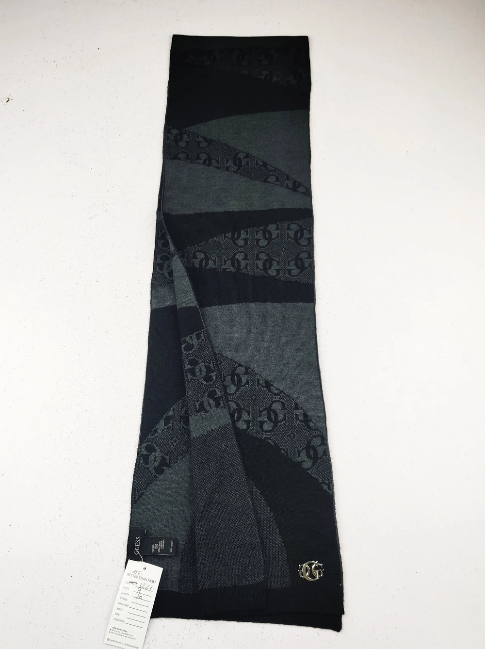 Buy online pre-used pre-loved 100% authentic & Original branded G.U.E.S.S (MS-1221) available in Pakistan. Top international brands avilable.