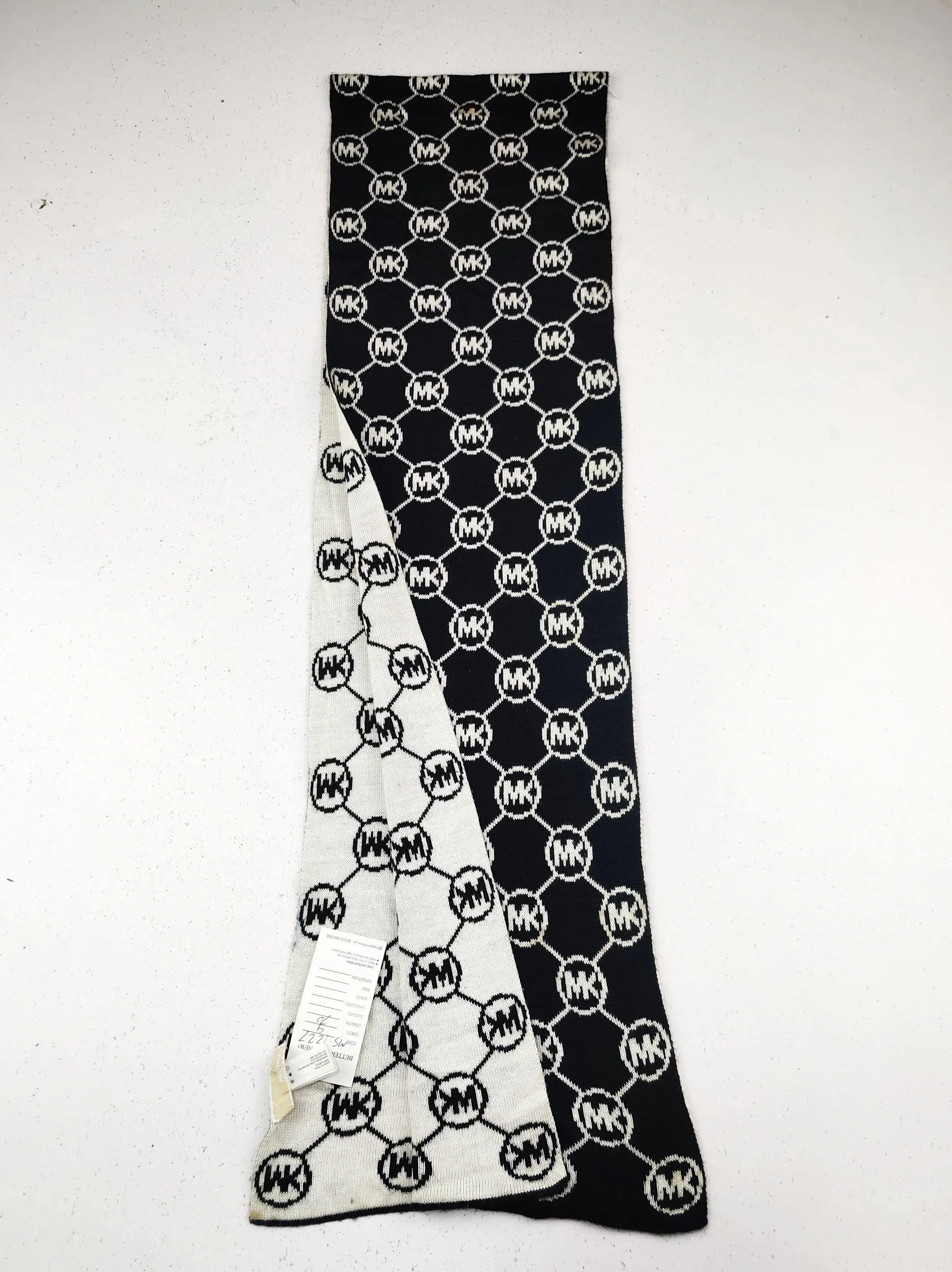 Buy online pre-used pre-loved 100% authentic & Original branded M.I.C.H.A.E.L K.O.R.S (MS-1227) available in Pakistan. Top international brands avilable.