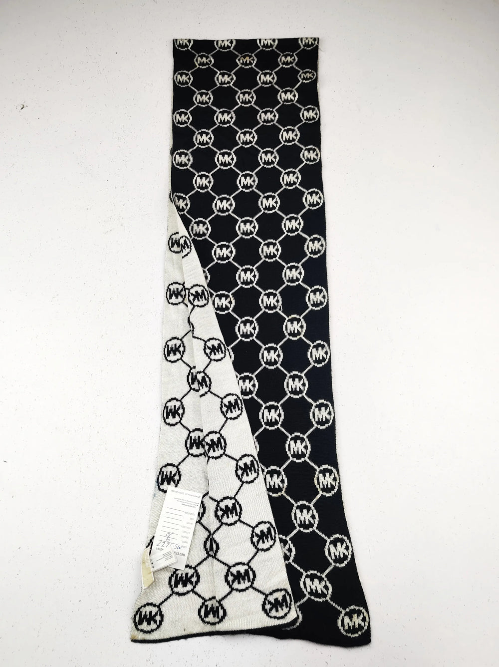 Buy online pre-used pre-loved 100% authentic & Original branded M.I.C.H.A.E.L K.O.R.S (MS-1227) available in Pakistan. Top international brands avilable.