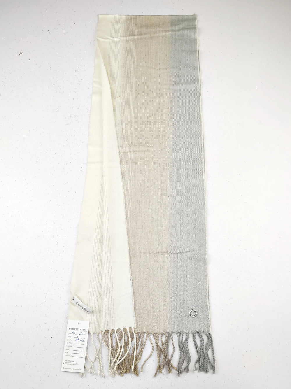 Buy online pre-used pre-loved 100% authentic & Original branded C.A.L.V.I.N K.L.E.I.N (MS-1233) available in Pakistan. Top international brands avilable.