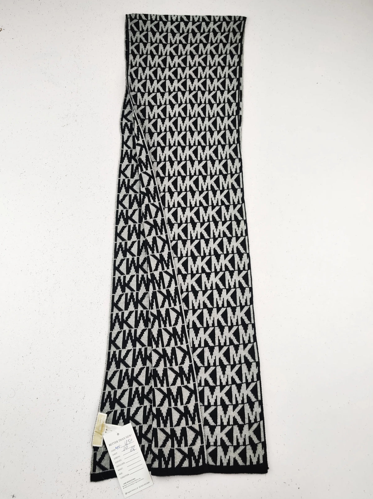 Buy online pre-used pre-loved 100% authentic & Original branded M.I.C.H.A.E.L K.O.R.S (MS-1250) available in Pakistan. Top international brands avilable.