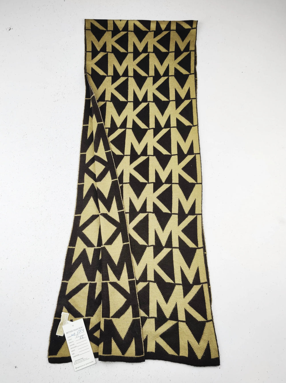 Buy online pre-used pre-loved 100% authentic & Original branded M.I.C.H.A.E.L K.O.R.S (MS-1254) available in Pakistan. Top international brands avilable.