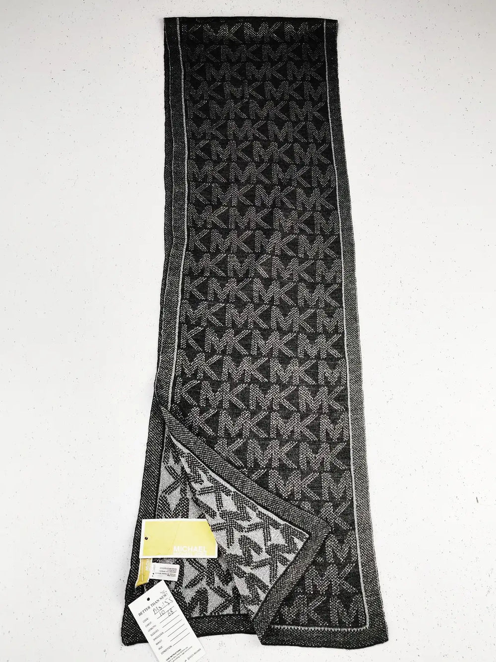 Buy online pre-used pre-loved 100% authentic & Original branded Michael Kors (MS-155) available in Pakistan. Top international brands avilable.