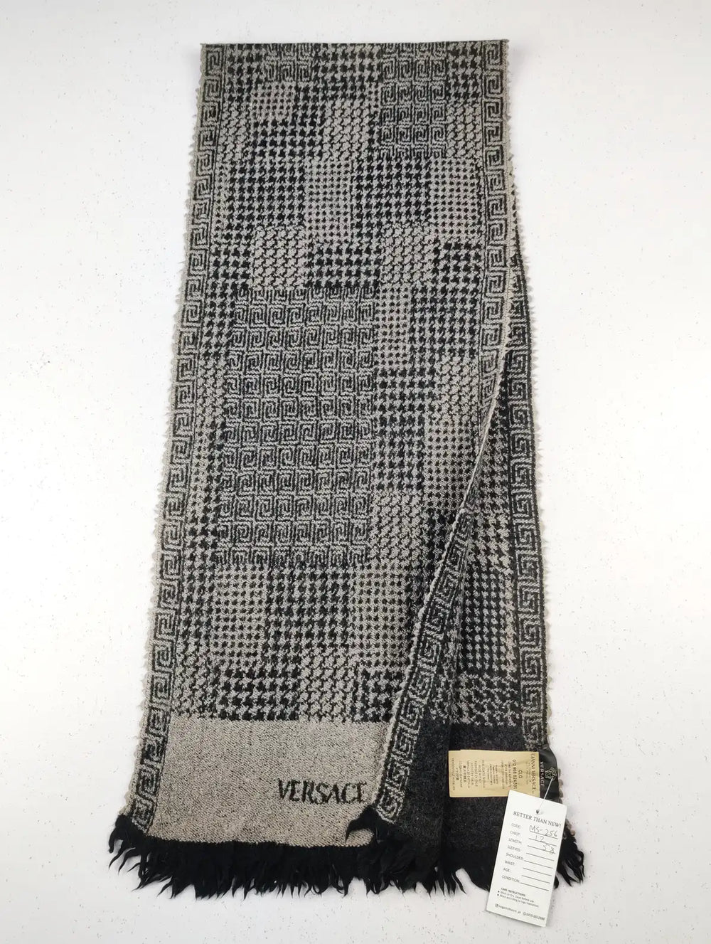 Buy online pre-used pre-loved 100% authentic & Original branded Versace (MS-256) available in Pakistan. Top international brands avilable.