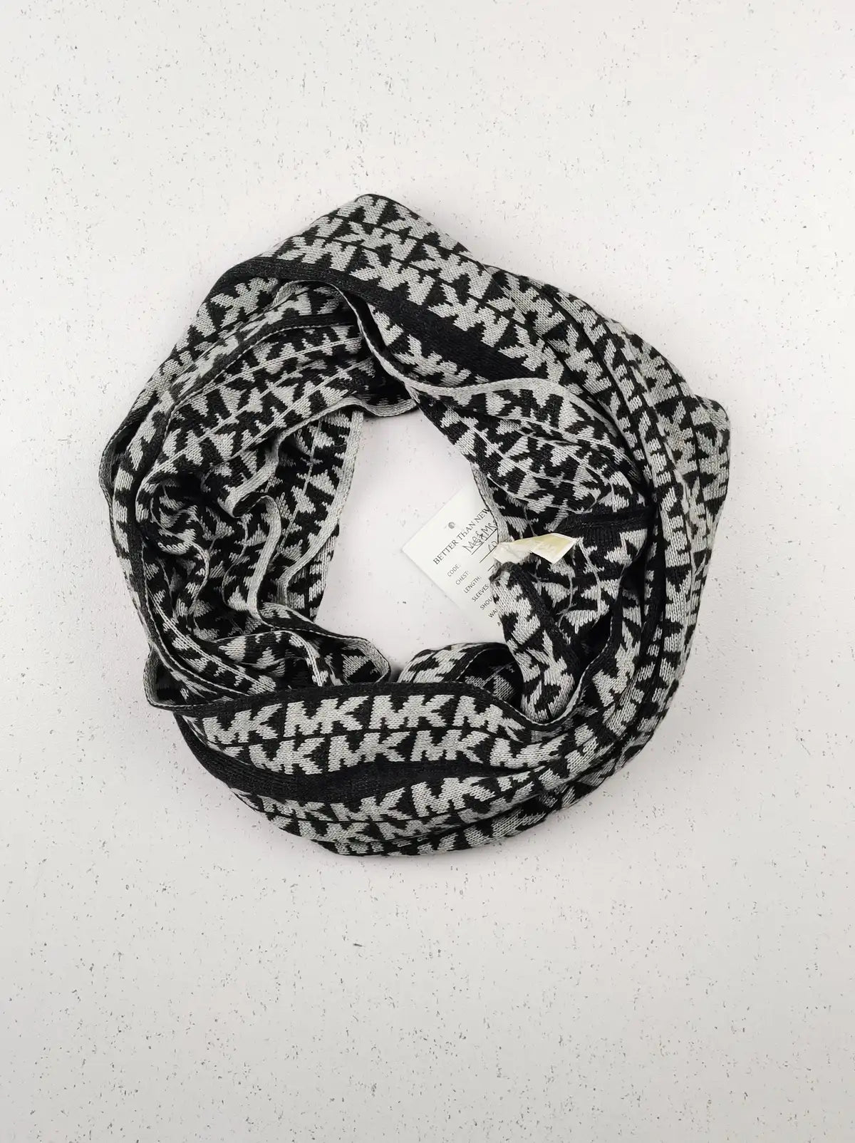 Buy online pre-used pre-loved 100% authentic & Original branded Micheal Kors (MS-290) available in Pakistan. Top international brands avilable.