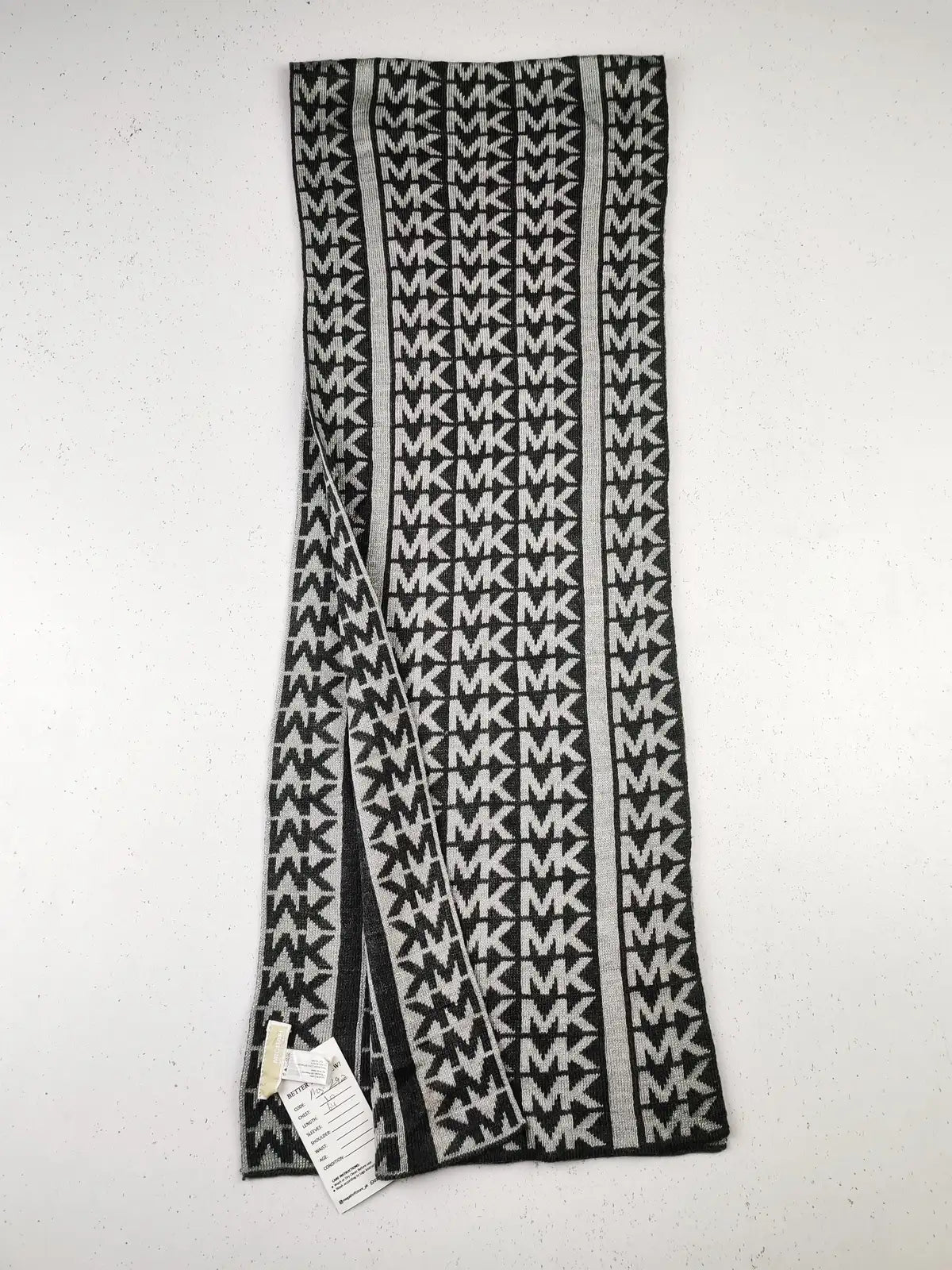 Buy online pre-used pre-loved 100% authentic & Original branded Michael Kors (MS-292) available in Pakistan. Top international brands avilable.