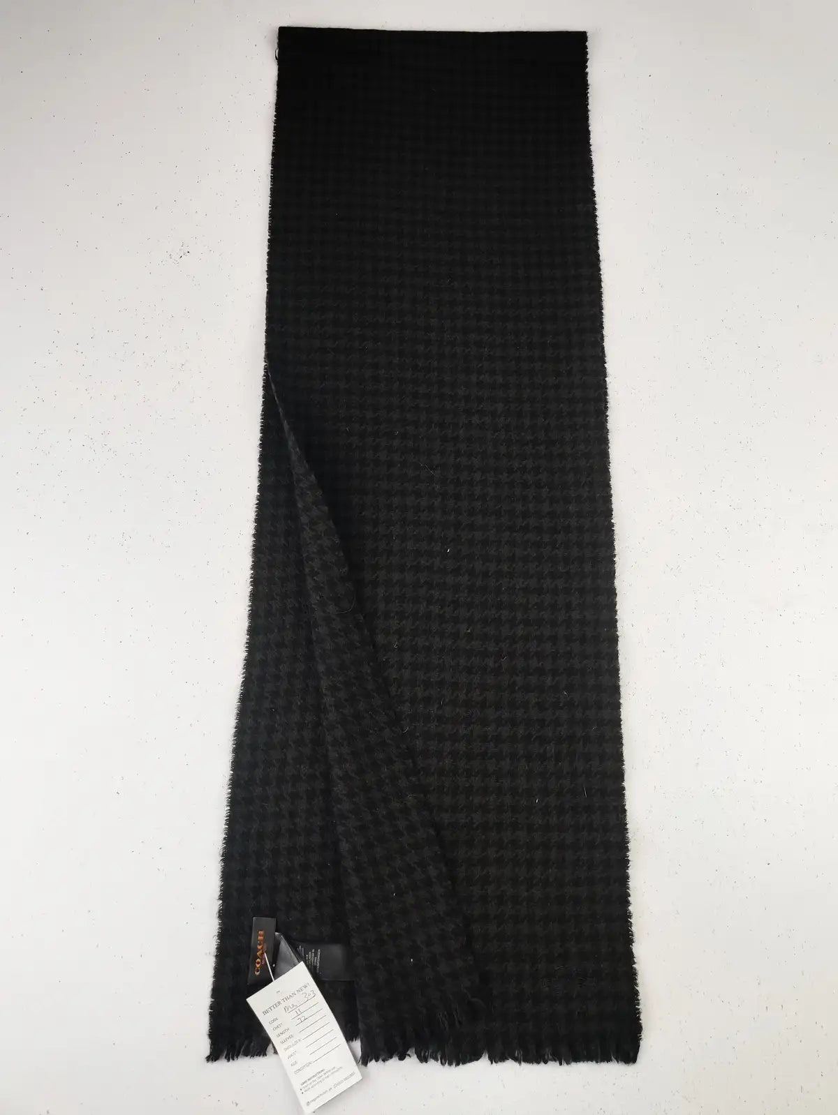 Buy online pre-used pre-loved 100% authentic & Original branded Coach (MS-303) available in Pakistan. Top international brands avilable.