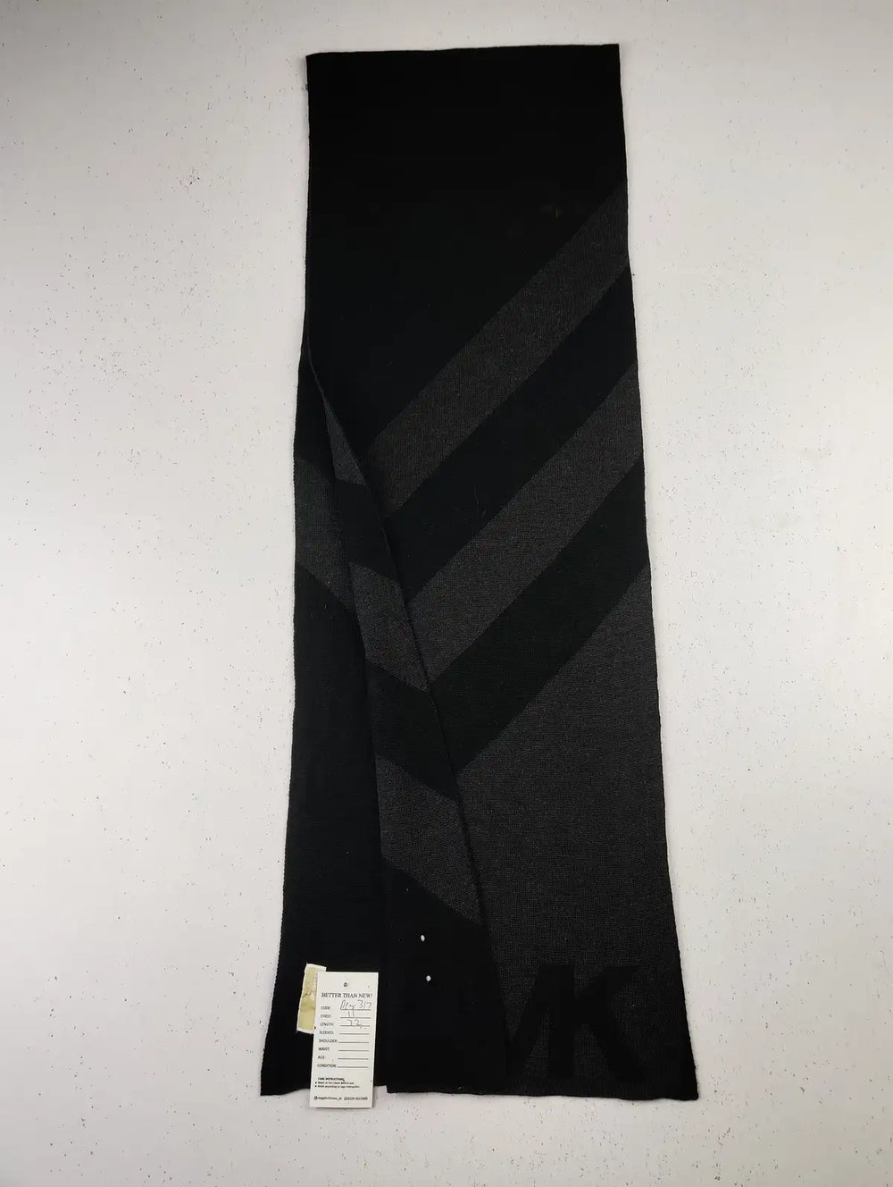 Buy online pre-used pre-loved 100% authentic & Original branded Michael Kors (MS-317) available in Pakistan. Top international brands avilable.