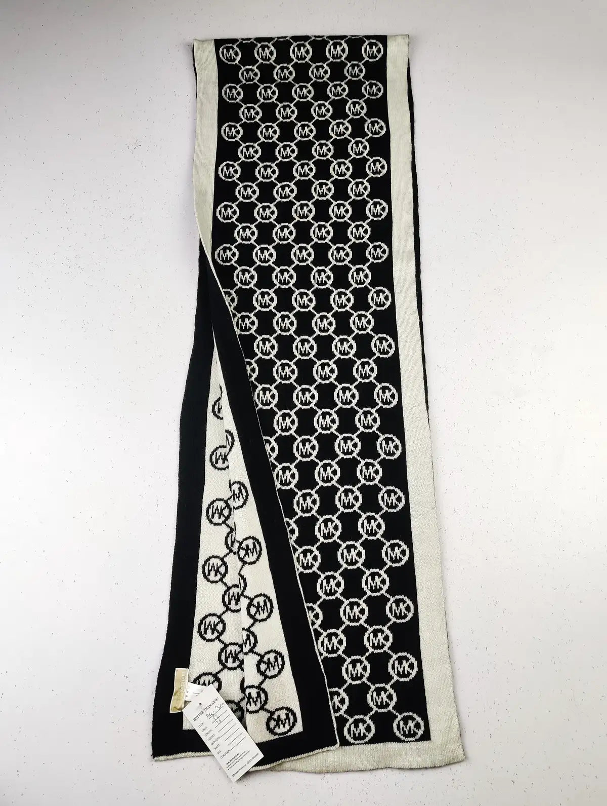 Buy online pre-used pre-loved 100% authentic & Original branded Michael Kors (MS-320) available in Pakistan. Top international brands avilable.