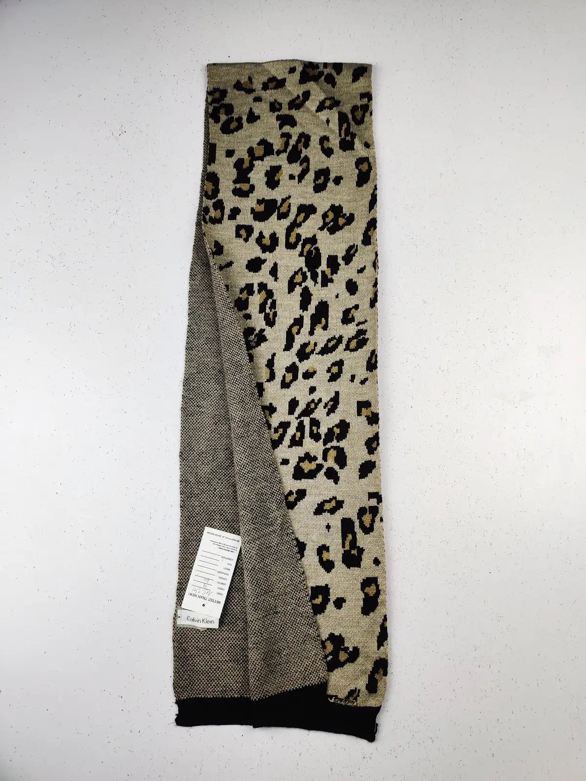 Buy online pre-used pre-loved 100% authentic & Original branded Calvin Klein (MS-341) available in Pakistan. Top international brands avilable.