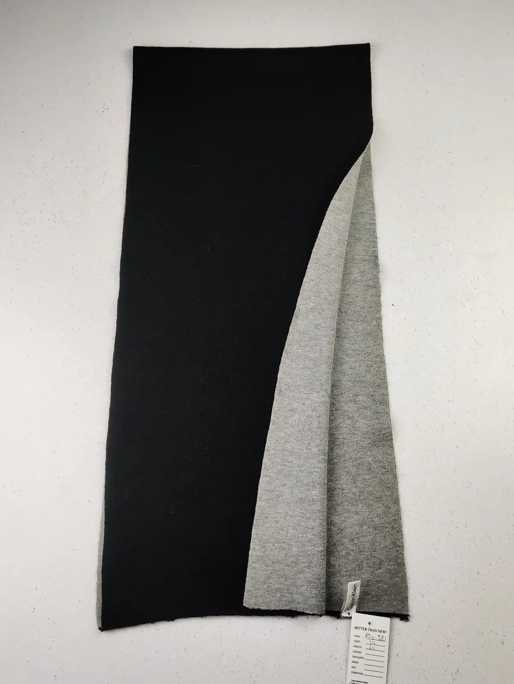 Buy online pre-used pre-loved 100% authentic & Original branded Calvin Klein (MS-381) available in Pakistan. Top international brands avilable.