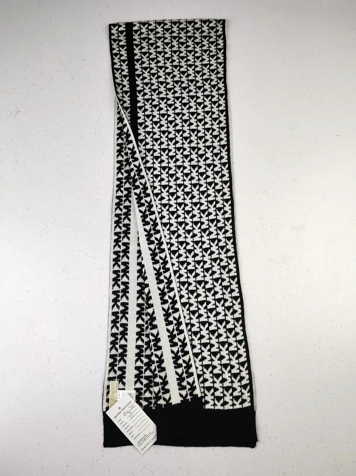 Buy online pre-used pre-loved 100% authentic & Original branded Michael Kors (MS-385) available in Pakistan. Top international brands avilable.