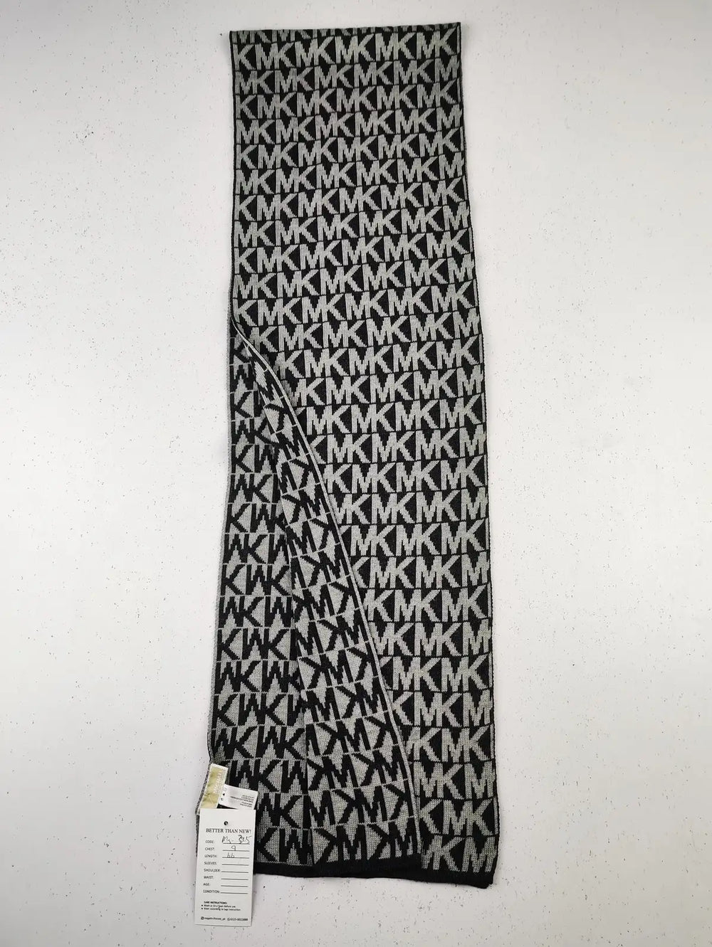 Buy online pre-used pre-loved 100% authentic & Original branded Michael Kors (MS-395) available in Pakistan. Top international brands avilable.