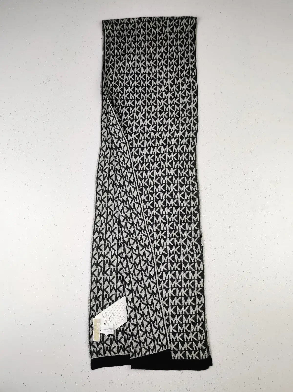 Buy online pre-used pre-loved 100% authentic & Original branded Michael Kors (MS-400) available in Pakistan. Top international brands avilable.