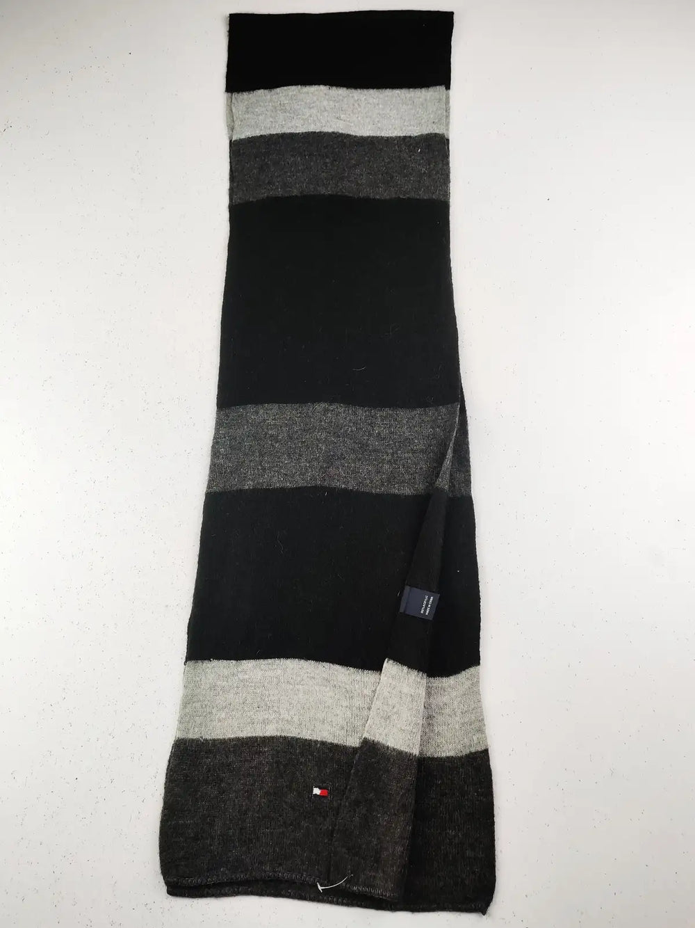 Buy online pre-used pre-loved 100% authentic & Original branded Tommy Hilfiger (MS-537) available in Pakistan. Top international brands avilable.