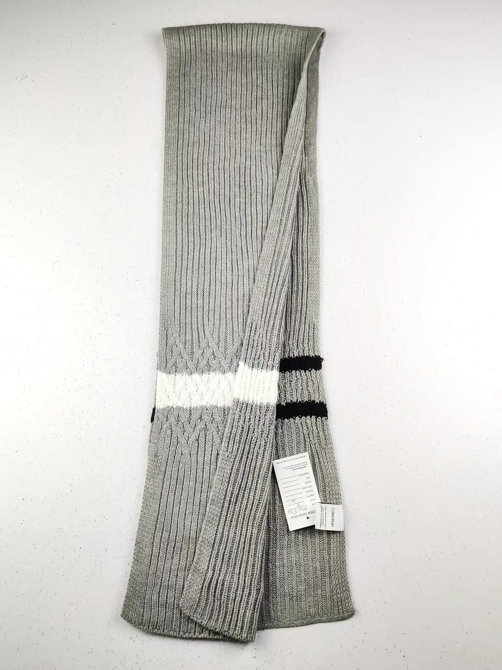 Buy online pre-used pre-loved 100% authentic & Original branded Calvin Klein (MS-542) available in Pakistan. Top international brands avilable.
