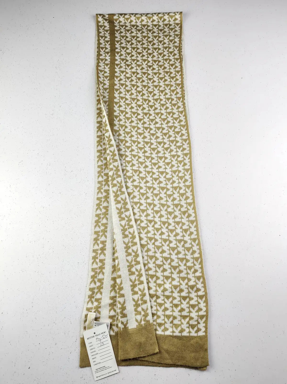 Buy online pre-used pre-loved 100% authentic & Original branded Michael Kors (MS-545) available in Pakistan. Top international brands avilable.