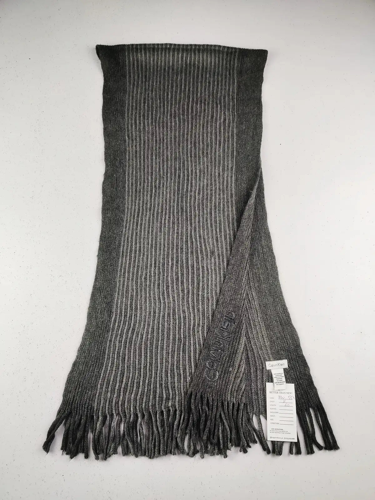 Buy online pre-used pre-loved 100% authentic & Original branded Calvin Klein (MS-554) available in Pakistan. Top international brands avilable.