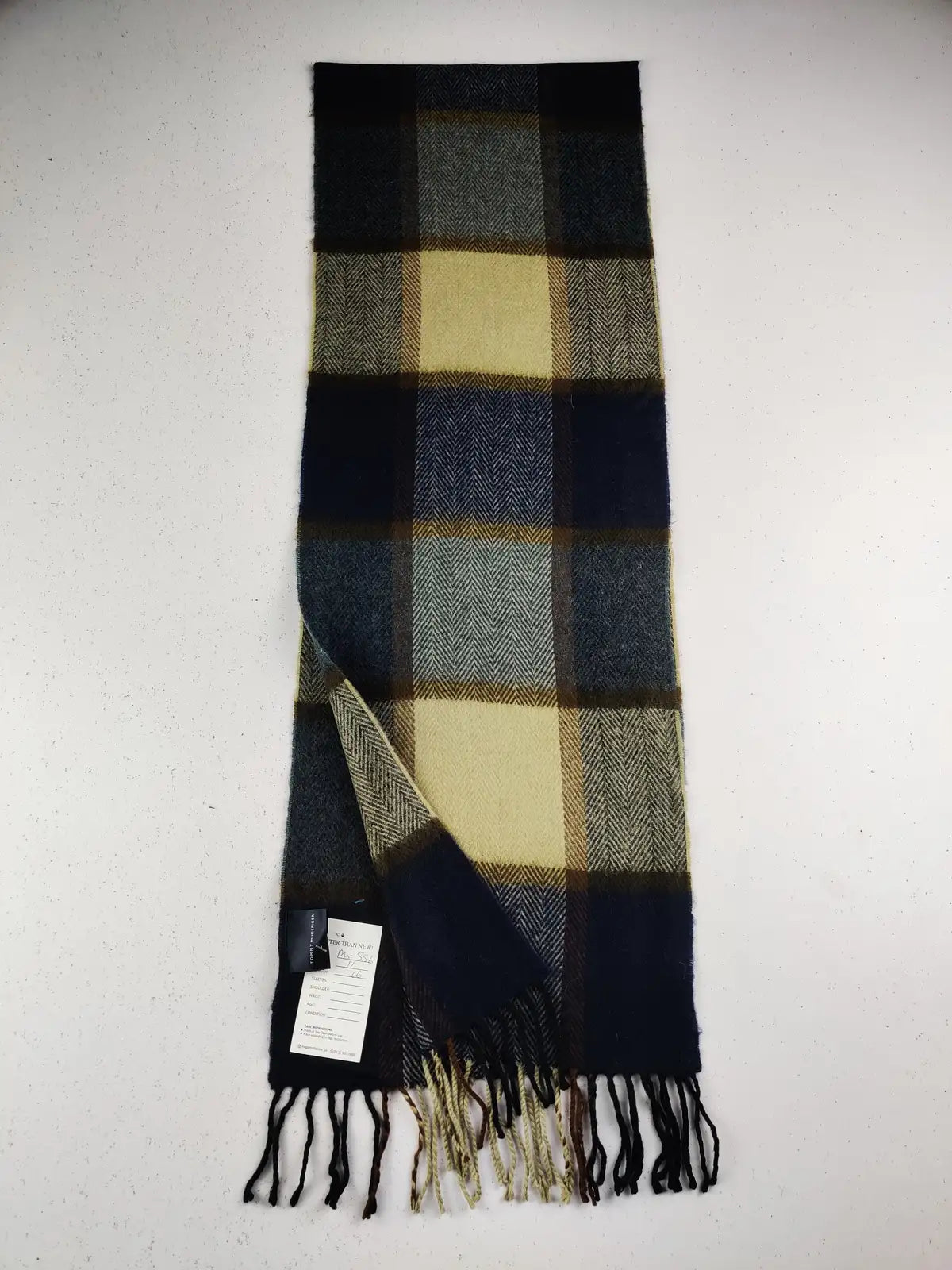 Buy online pre-used pre-loved 100% authentic & Original branded Tommy Hilfiger (MS-556) available in Pakistan. Top international brands avilable.