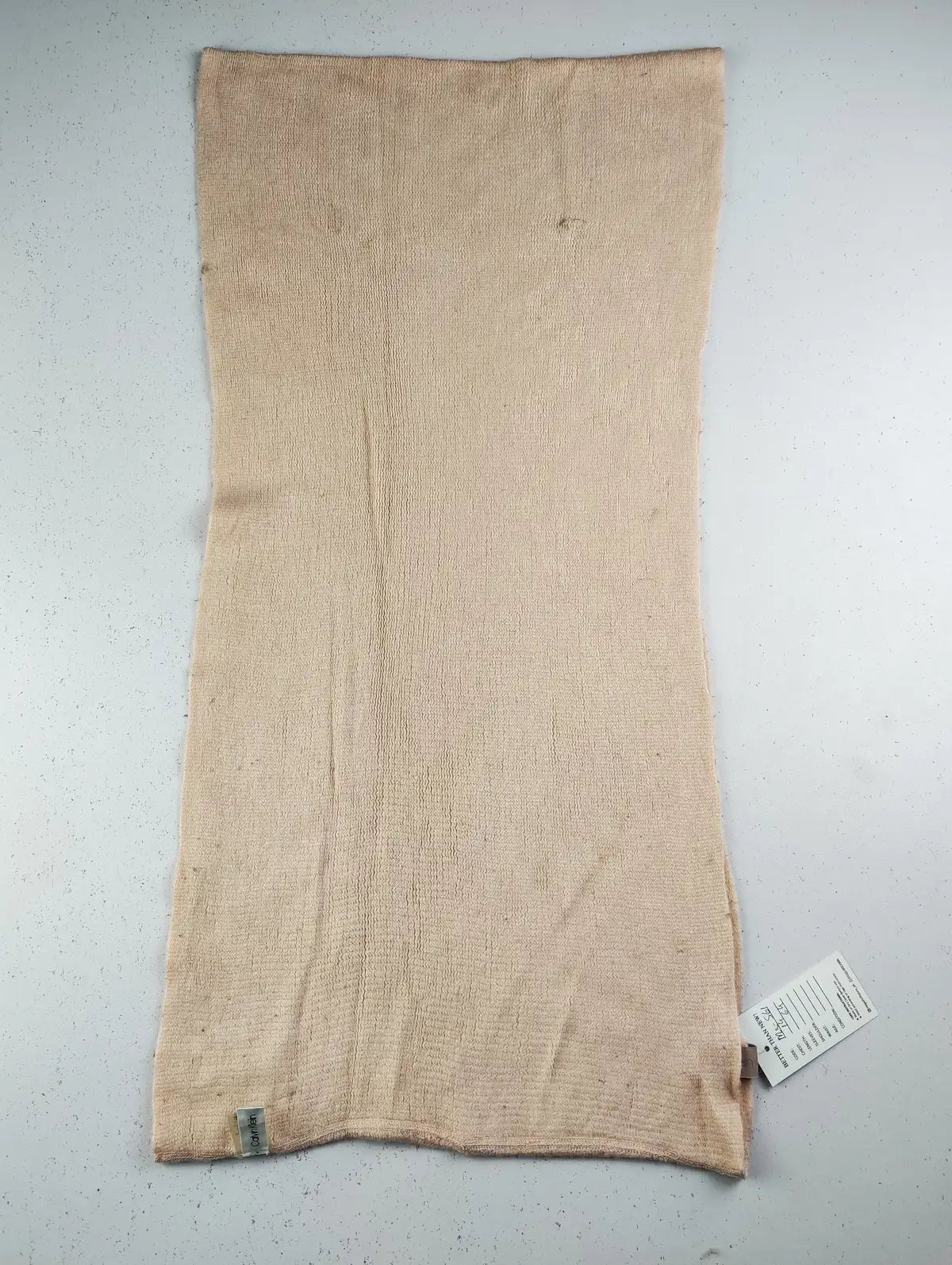 Buy online pre-used pre-loved 100% authentic & Original branded Calvin Klein (MS-561) available in Pakistan. Top international brands avilable.