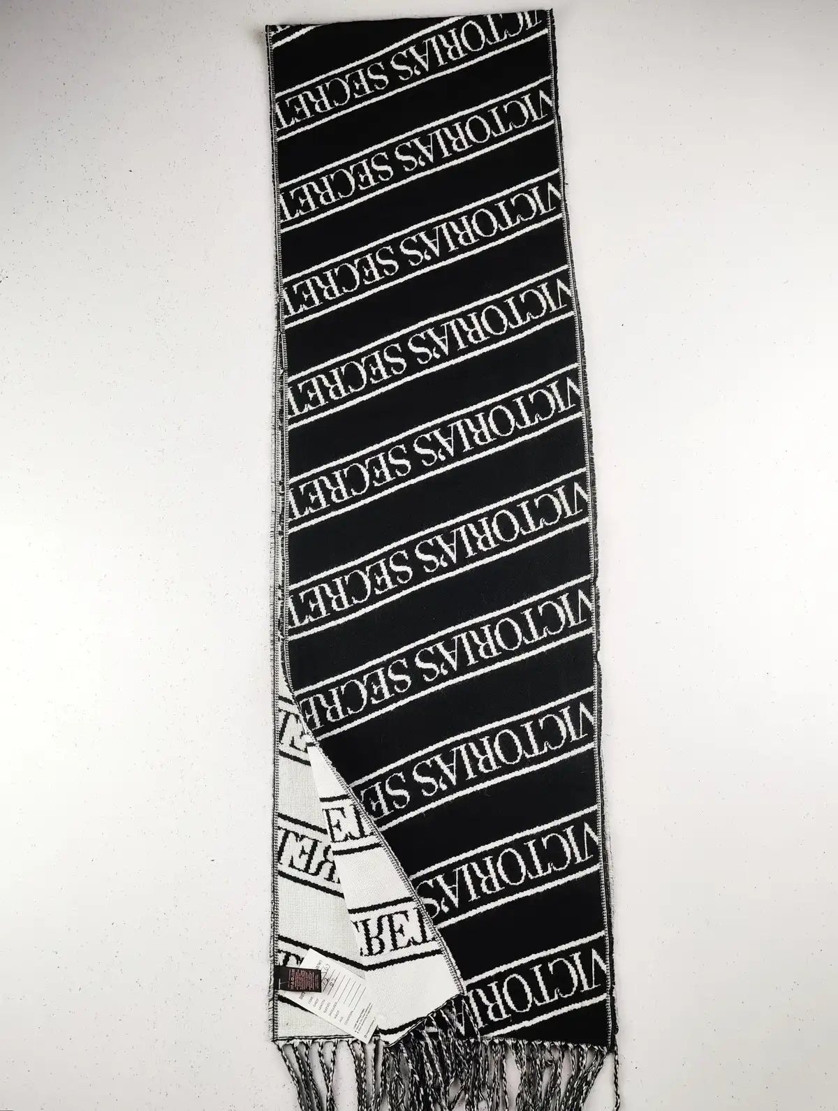 Buy online pre-used pre-loved 100% authentic & Original branded Victoria Secret (MS-564) available in Pakistan. Top international brands avilable.