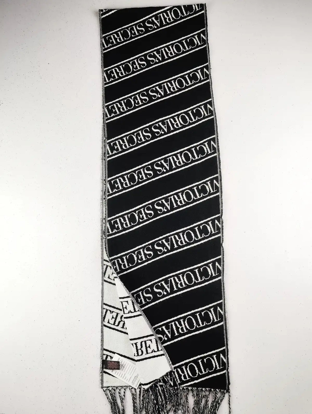 Buy online pre-used pre-loved 100% authentic & Original branded Victoria Secret (MS-564) available in Pakistan. Top international brands avilable.