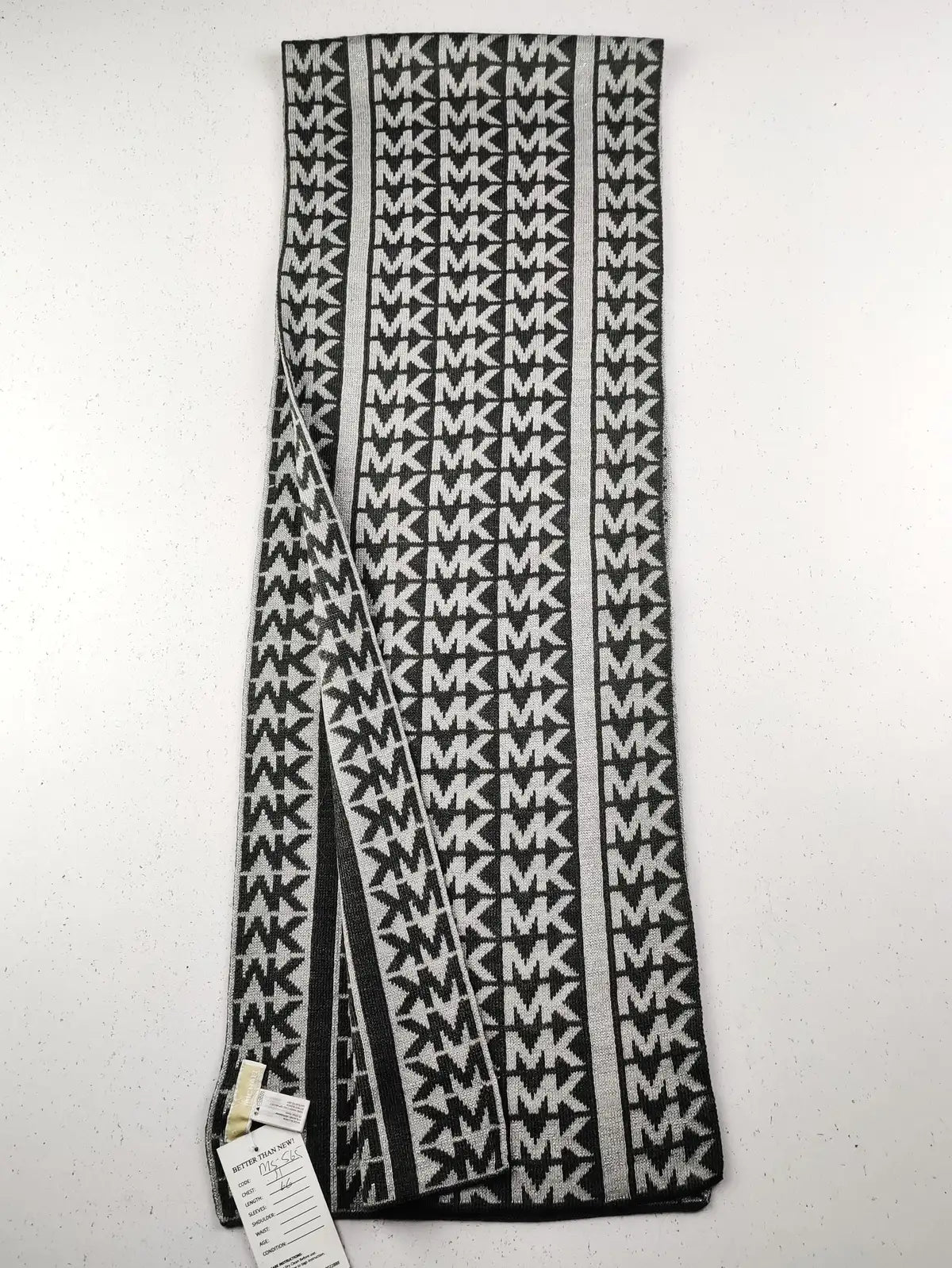 Buy online pre-used pre-loved 100% authentic & Original branded Michael Kors (MS-565) available in Pakistan. Top international brands avilable.