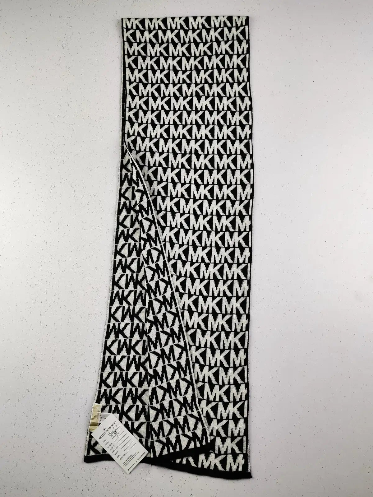 Buy online pre-used pre-loved 100% authentic & Original branded Michael Kors (MS-573) available in Pakistan. Top international brands avilable.