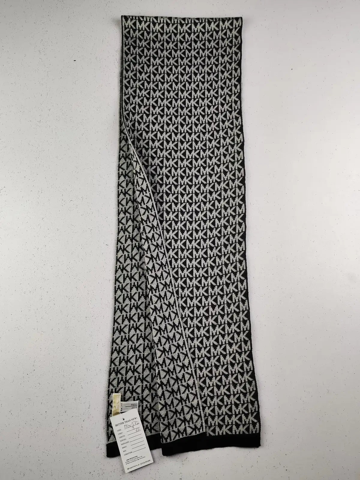 Buy online pre-used pre-loved 100% authentic & Original branded Michael Kors (MS-582) available in Pakistan. Top international brands avilable.