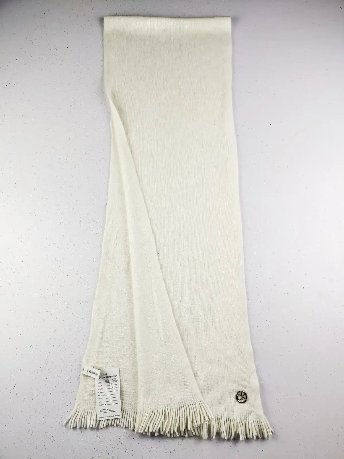 Buy online pre-used pre-loved 100% authentic & Original branded Calvin Klein (MS-586) available in Pakistan. Top international brands avilable.