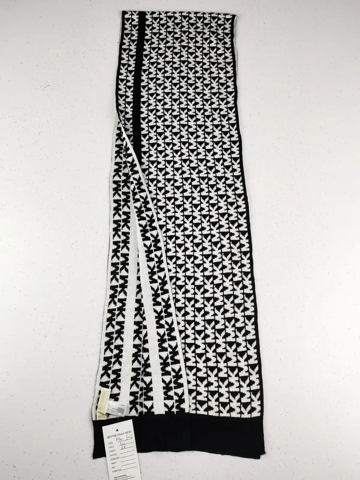 Buy online pre-used pre-loved 100% authentic & Original branded Michael Kors (MS-606) available in Pakistan. Top international brands avilable.