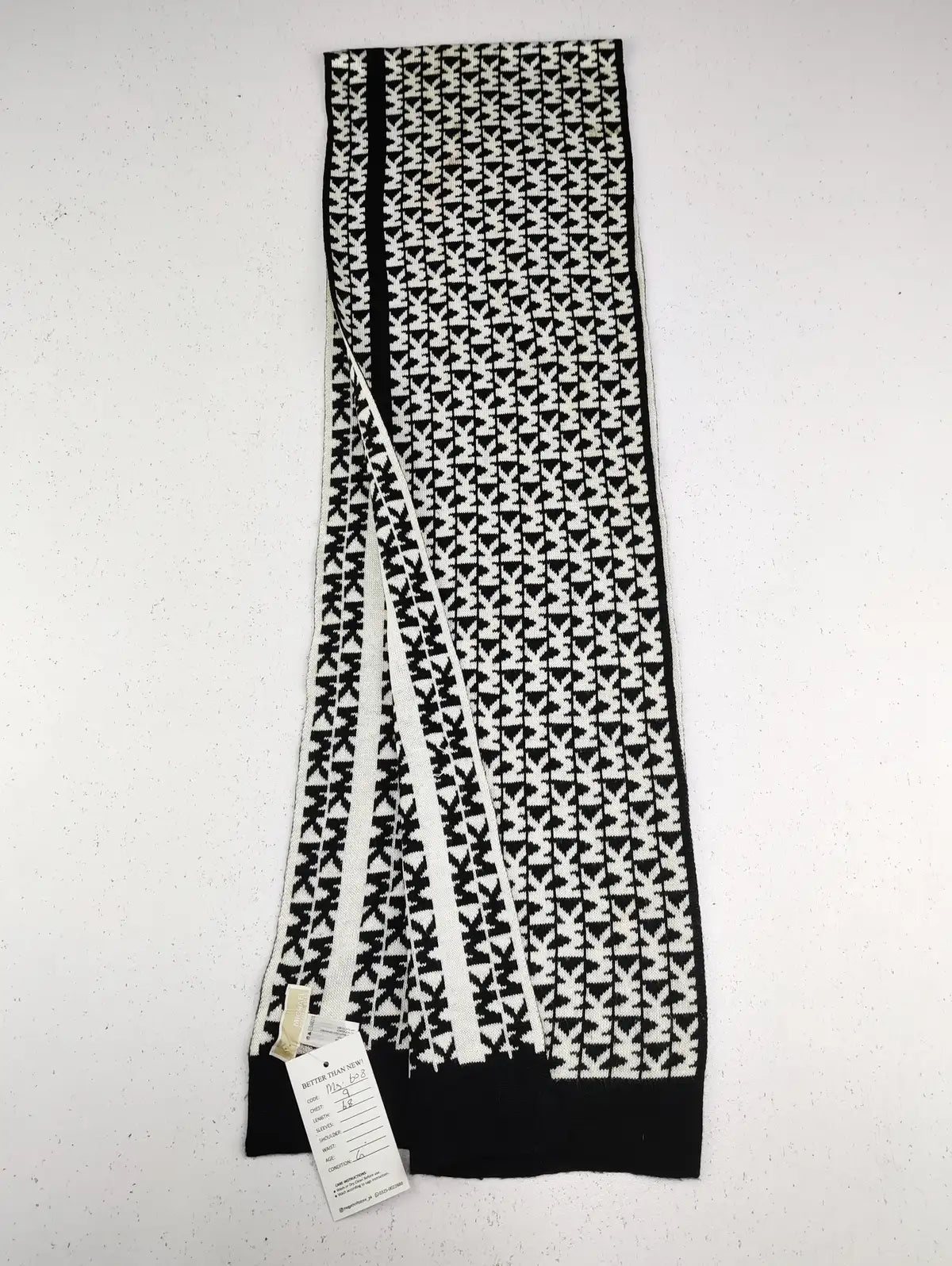 Buy online pre-used pre-loved 100% authentic & Original branded Michael Kors (MS-608) available in Pakistan. Top international brands avilable.