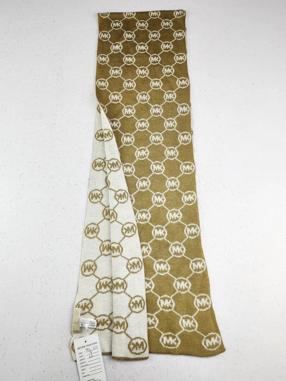 Buy online pre-used pre-loved 100% authentic & Original branded Michael Kors (MS-610) available in Pakistan. Top international brands avilable.