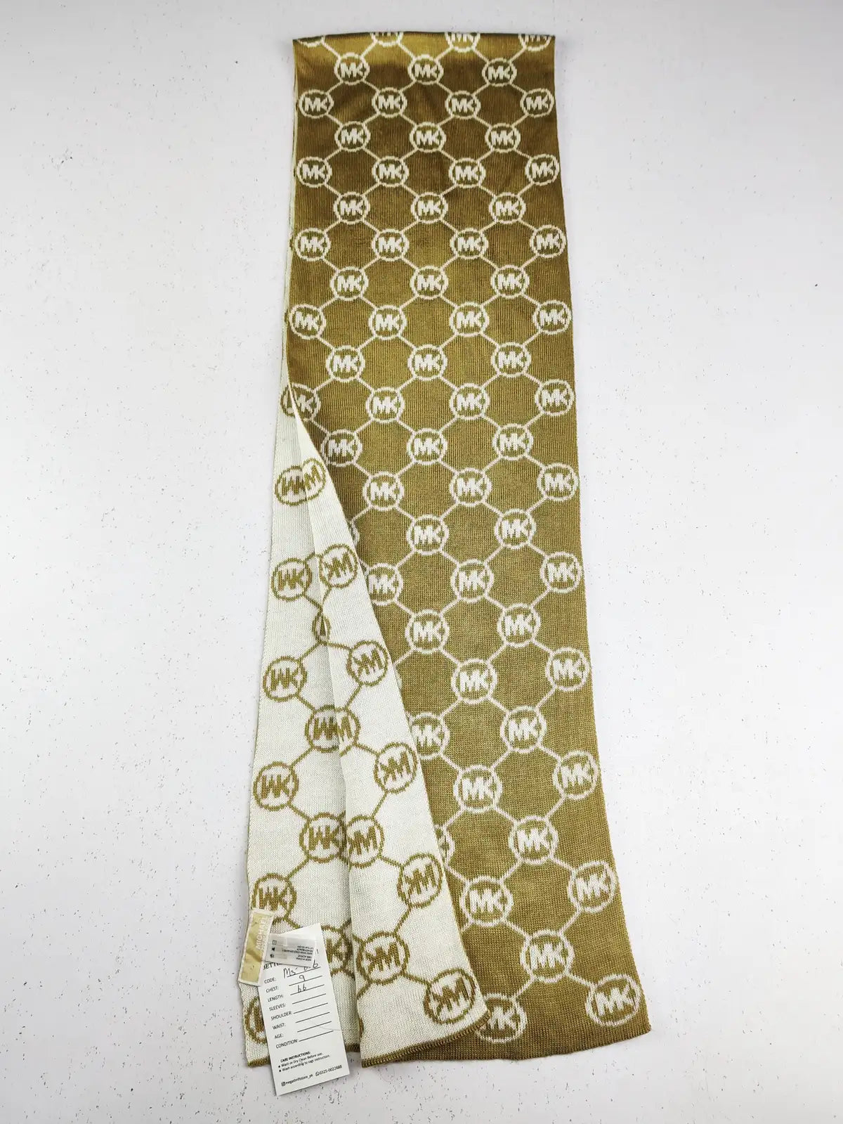 Buy online pre-used pre-loved 100% authentic & Original branded Michael Kors (MS-616) available in Pakistan. Top international brands avilable.