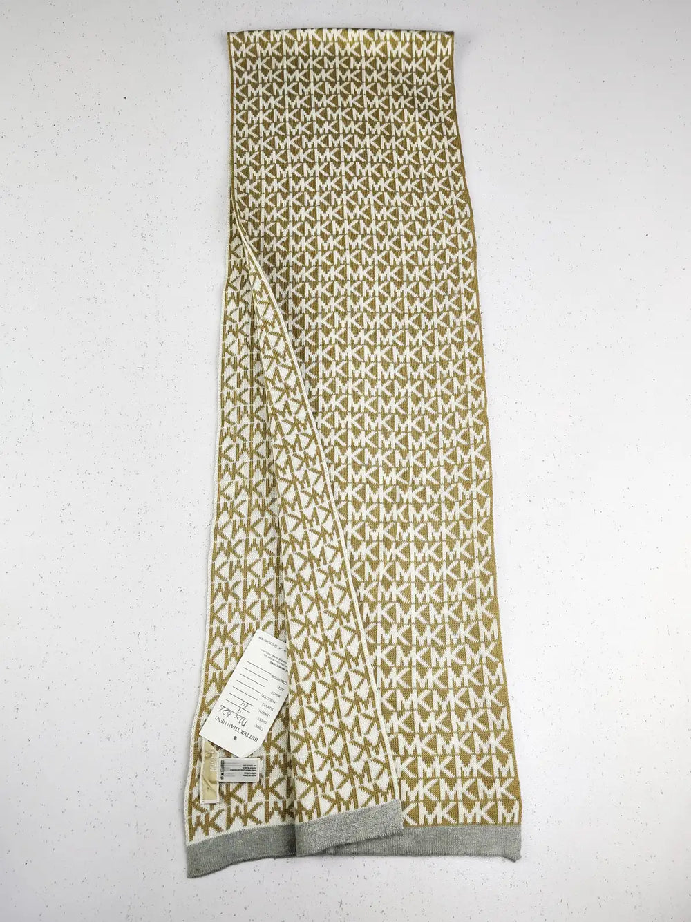 Buy online pre-used pre-loved 100% authentic & Original branded Michael Kors (MS-626) available in Pakistan. Top international brands avilable.