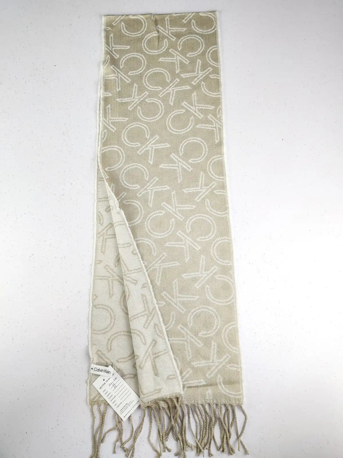 Buy online pre-used pre-loved 100% authentic & Original branded Calvin Klein (MS-635) available in Pakistan. Top international brands avilable.