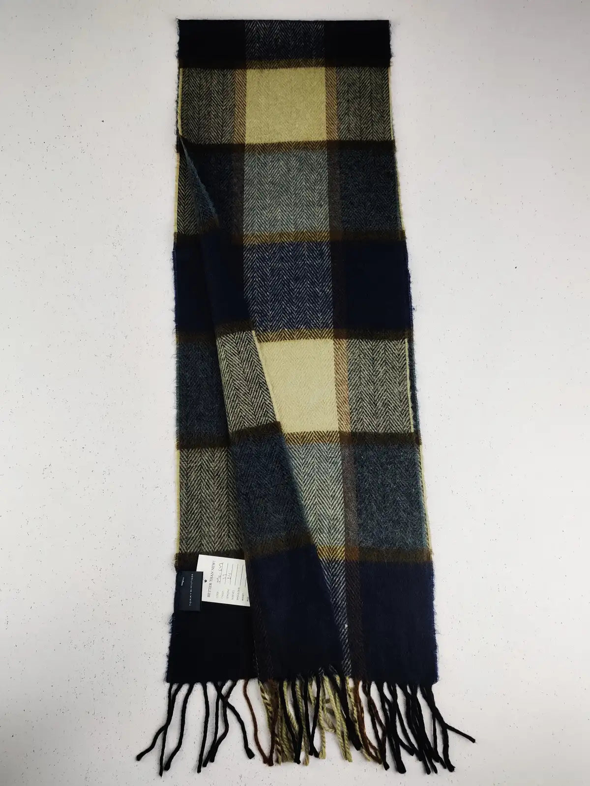 Buy online pre-used pre-loved 100% authentic & Original branded Tommy Hilfiger (MS-647) available in Pakistan. Top international brands avilable.