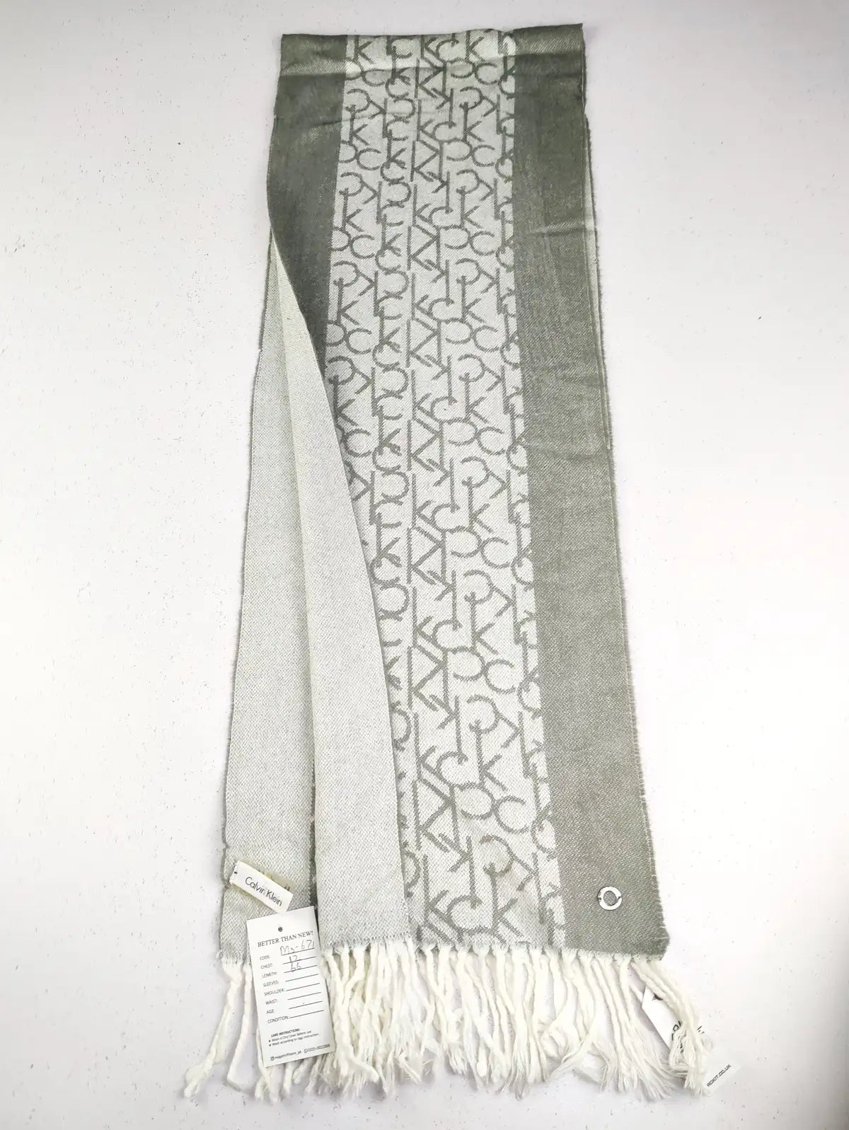 Buy online pre-used pre-loved 100% authentic & Original branded Calvin Klein (MS-671) available in Pakistan. Top international brands avilable.